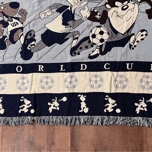 Rare World Cup USA 1994 Woven Blanket Tapestry Throw Looney Tunes Soccer - Picture 5 of 6